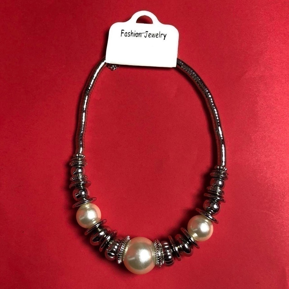 Giant pearl and metal bead necklace 🤍🖤​​​​​​​​​​​​​​​​​​​​​​​​​